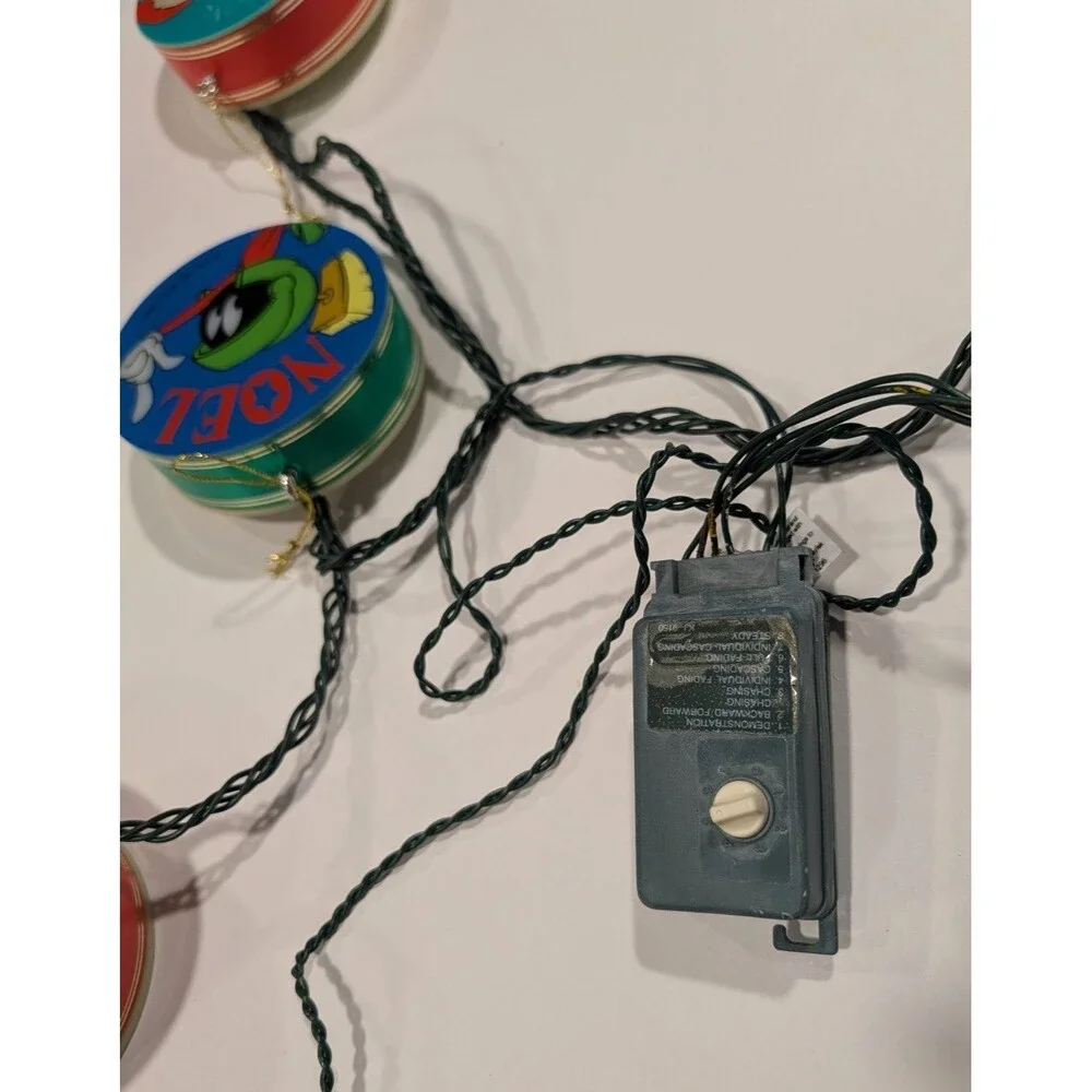 Vintage RARE Warner Bros Looney Tunes String Lights Ribbon Spool Design